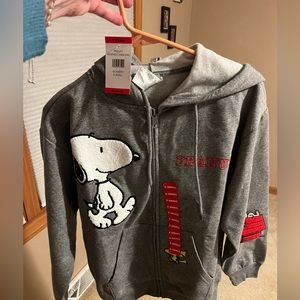 Embroidered peanuts sweatshirt womans small